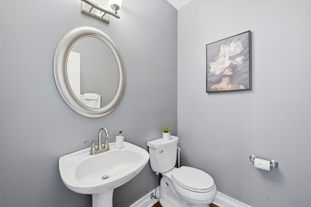 Modern 4-bedroom Townhouse in River West