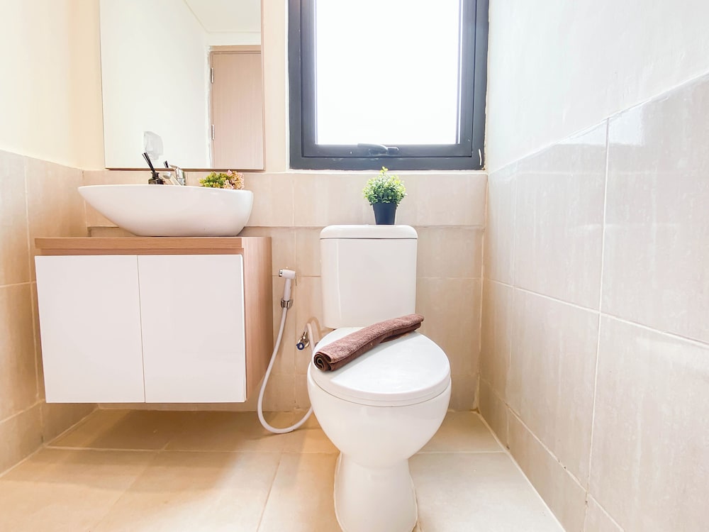 Homey And Modern 2Br At Meikarta Apartment, Cikarang - 22