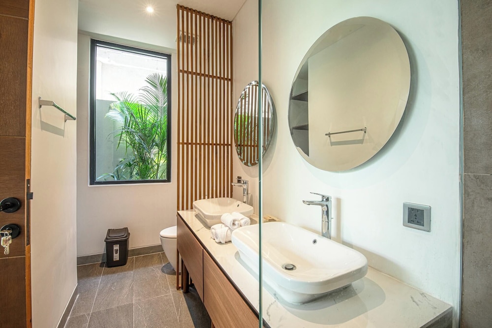 Tropical Elegance 5BR Canggu Villa Near Beach