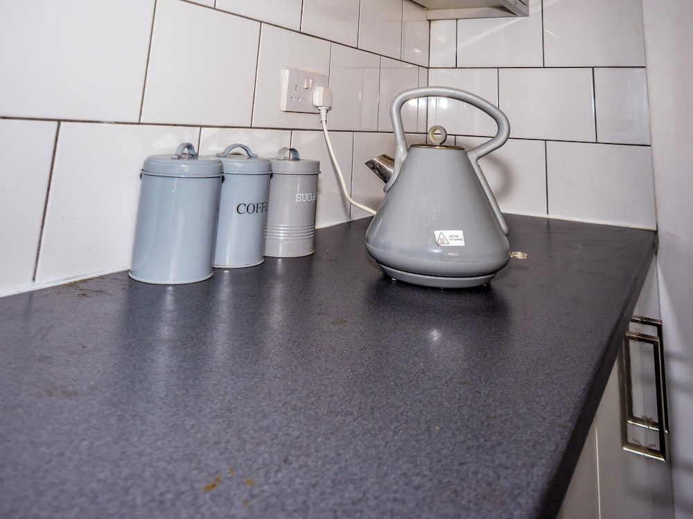 Ensuite4 Woodhouse private bath 2kitchen