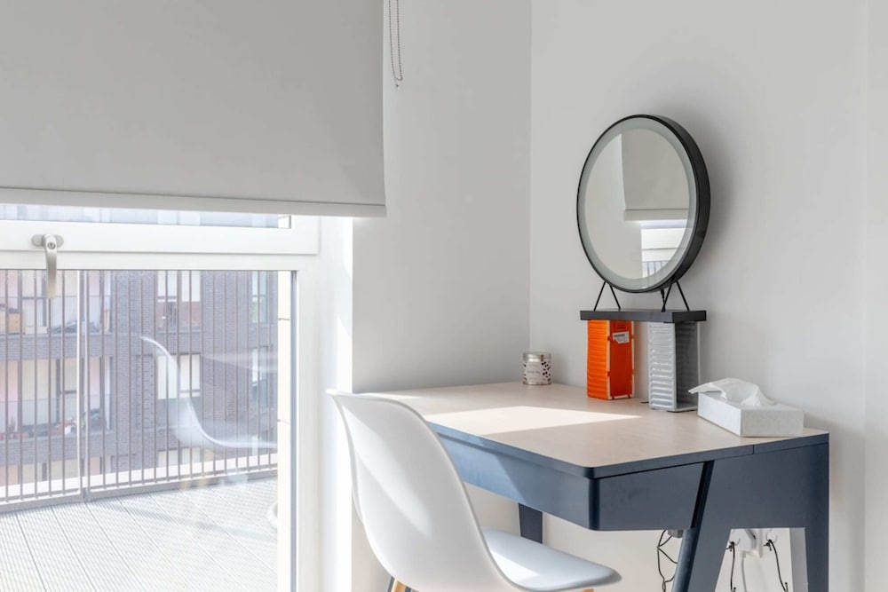 Stylish 2BD Oasis W/balcony South East London!