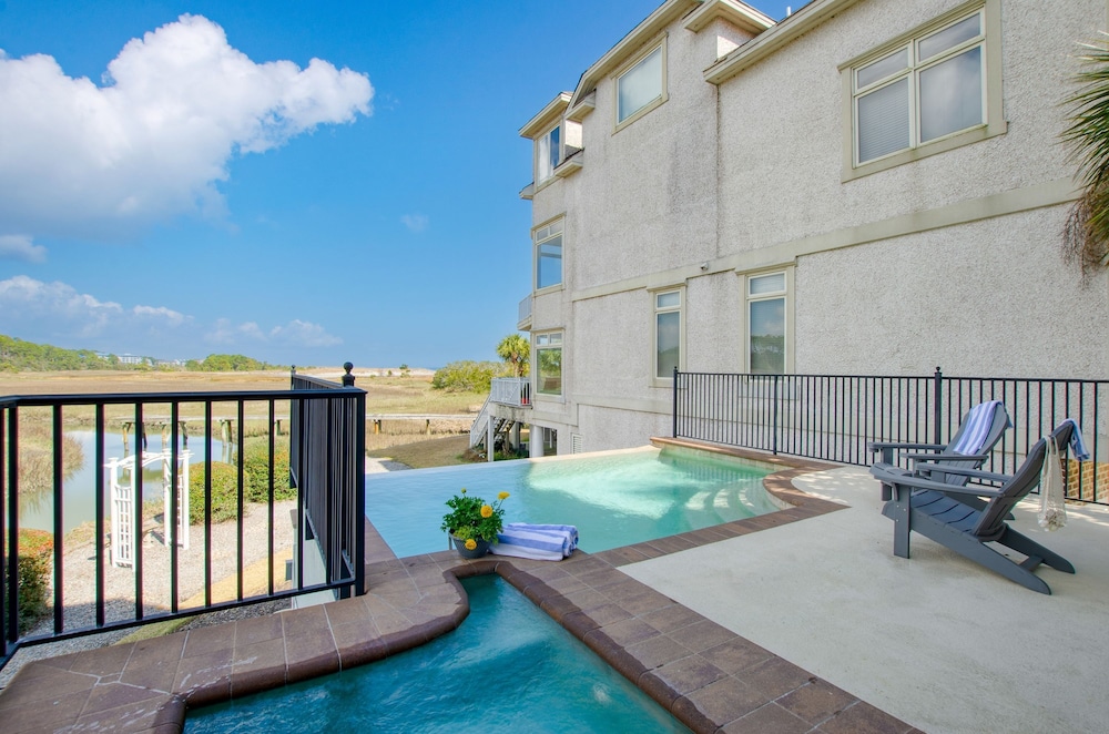 Coastal Marsh by Avantstay Infinity Pool Hot Tub View Pool Table Ping Pong