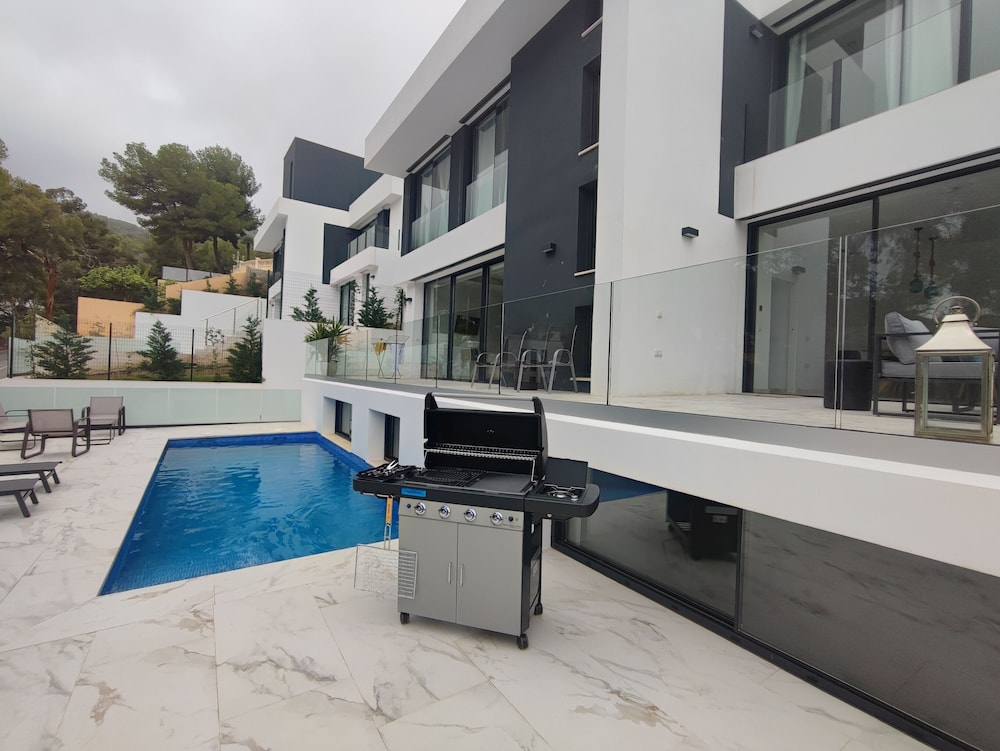 Villas Pinares de San Antón, Saltwater pool, Sea, City, Mountain Views