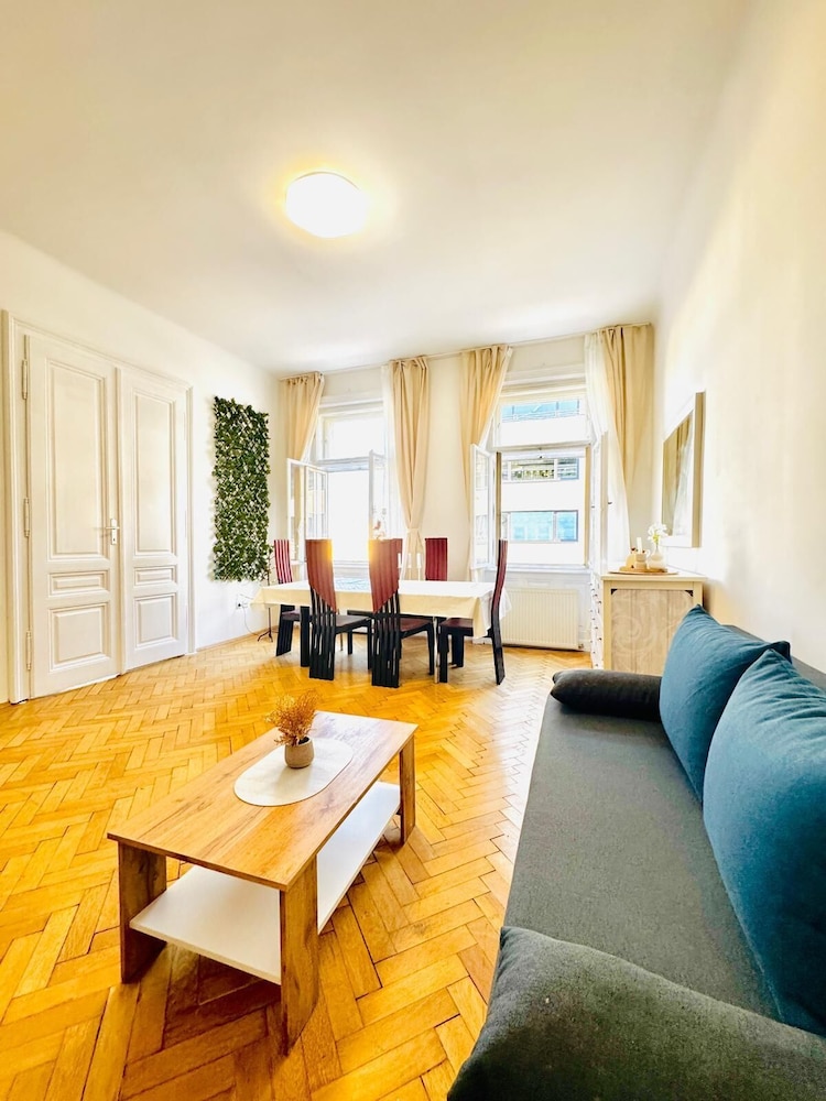 Comfortable 1BR Lounge Westbahnhof