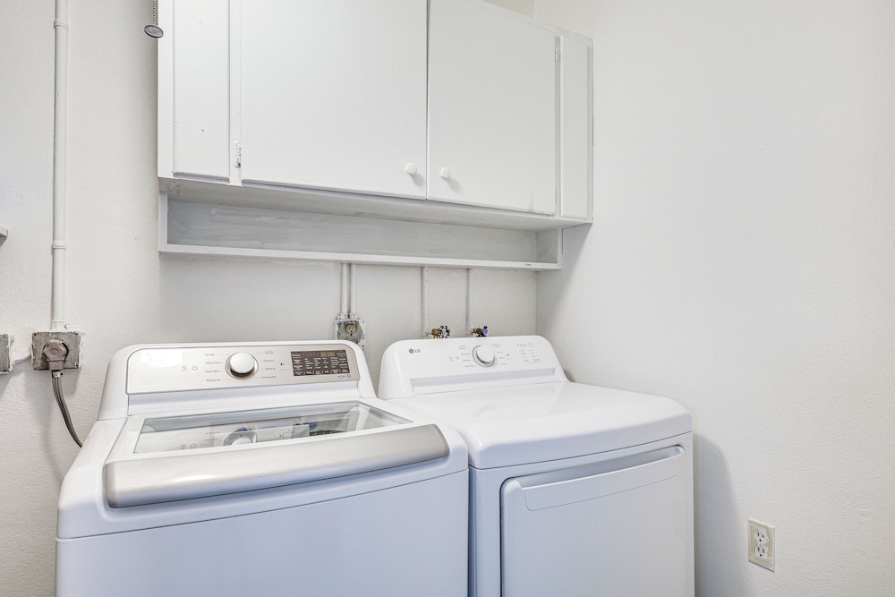 Home < 2 Mi to Hallandale Beach & Boat Rentals