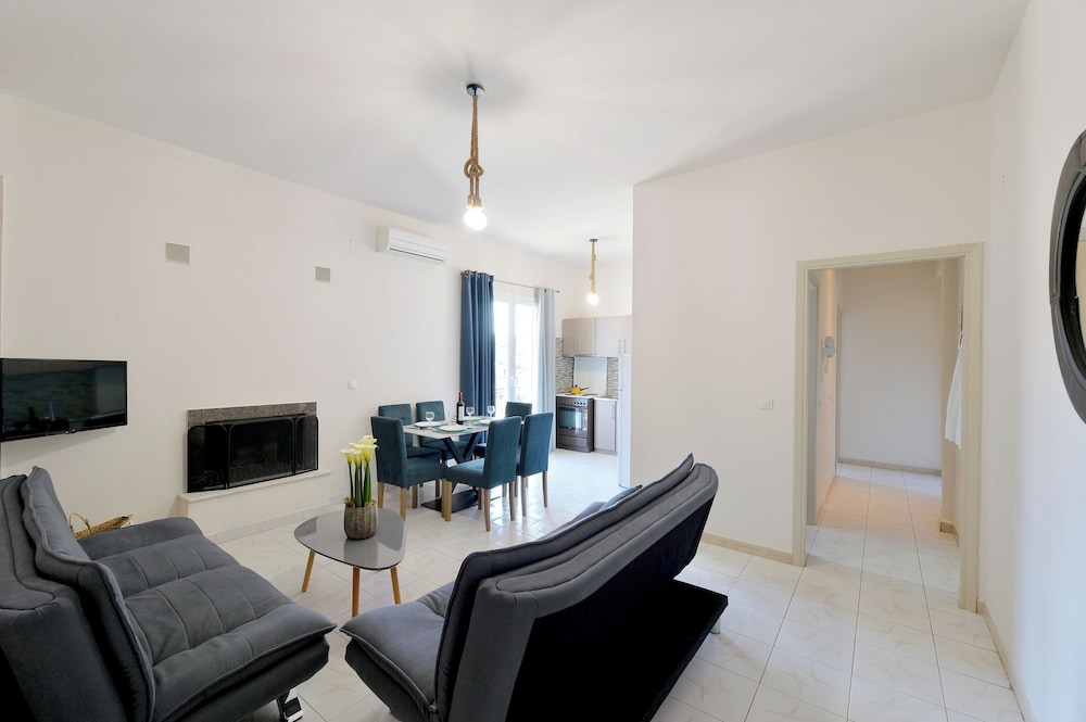 Stork Holiday Apartments - Garden & Sea View