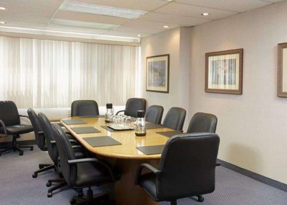 Quality Inn  Suites P.E. Trudeau Airport - Property Image 11