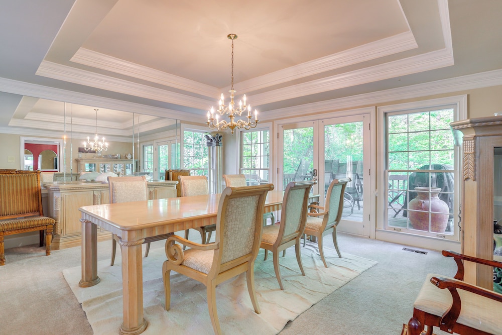 3 Mi to Roswell Riverwalk: Spacious Getaway!