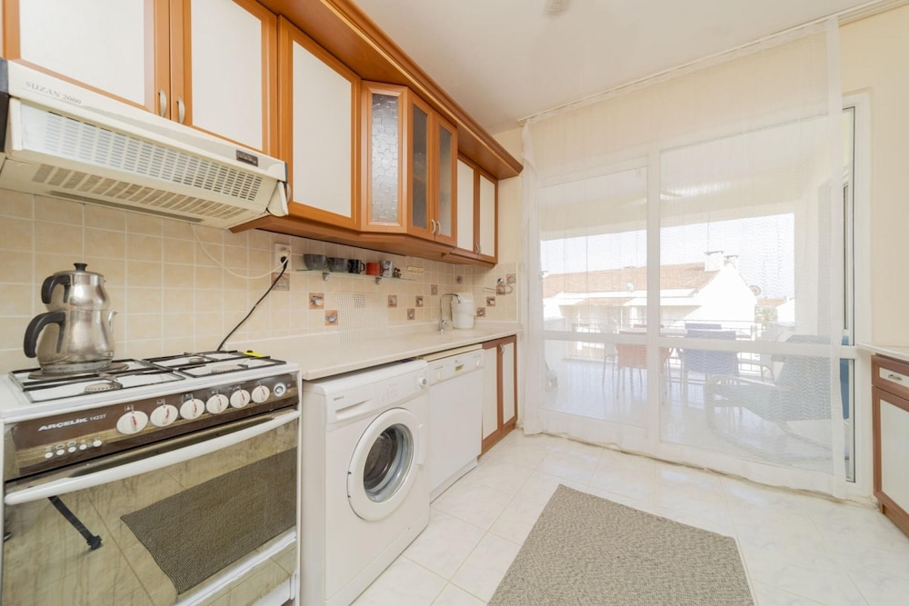 Spacious Flat Near Lara Beach in Antalya Muratpasa