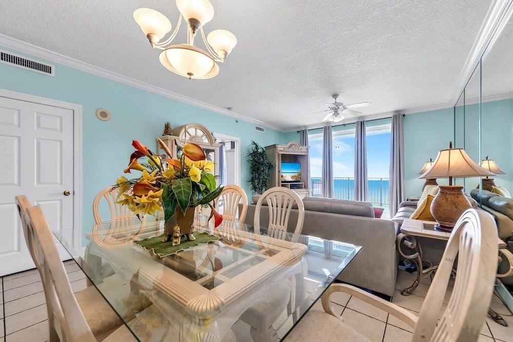 Twin Palms 702