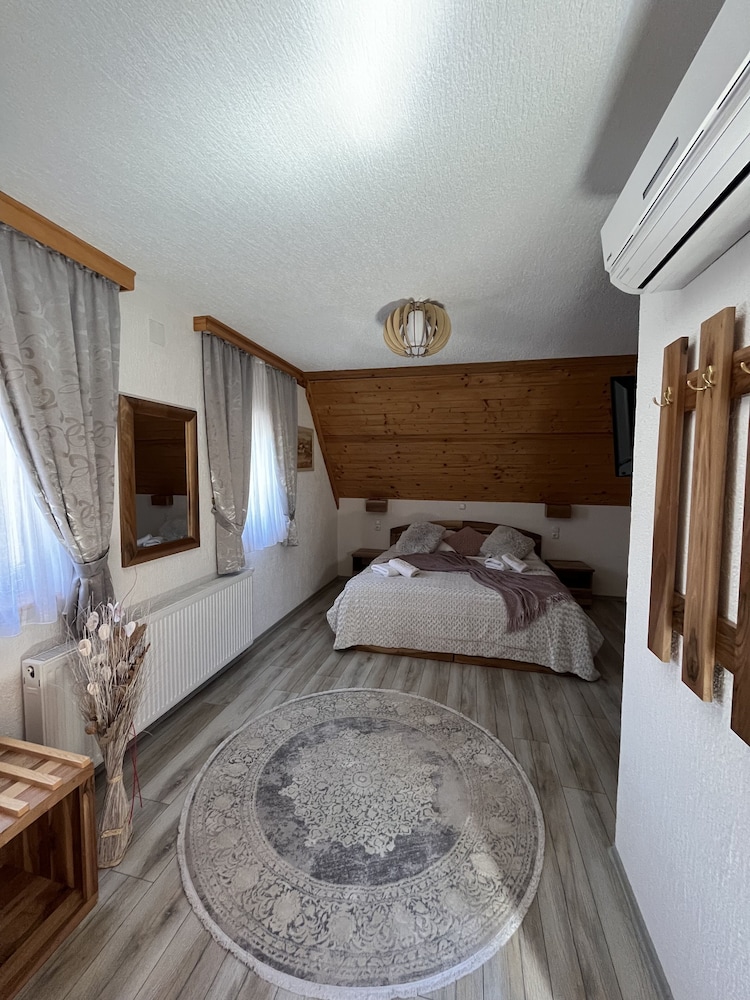 Rustic Inn River 2