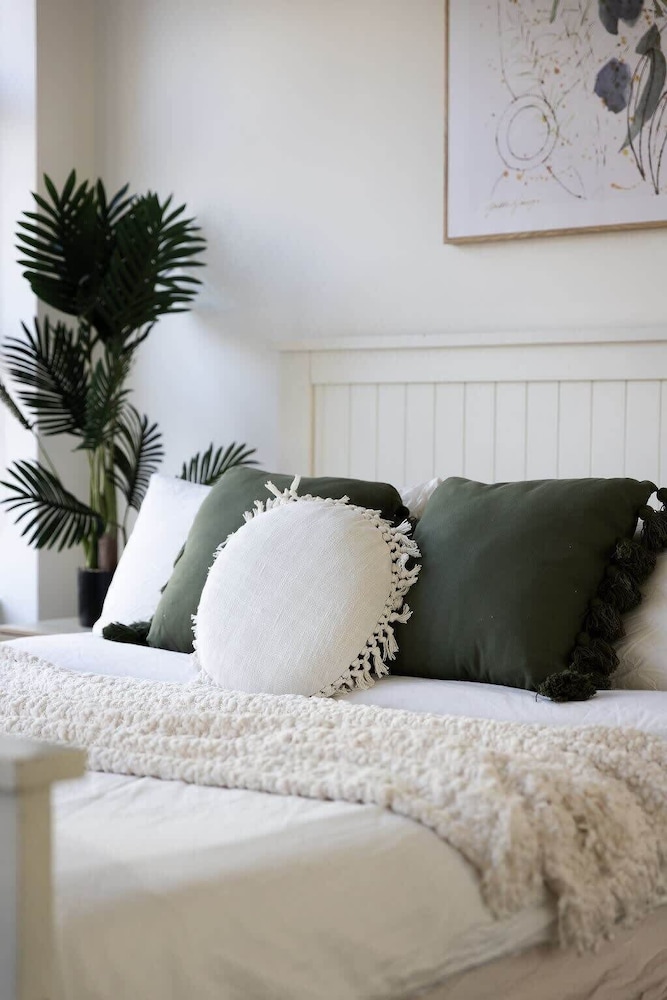 A Stylish & Bright Suite Next to Darling Harbour