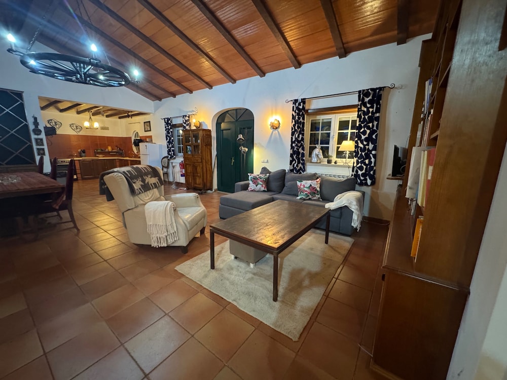Casa Vimeiro Sleeps 2 With Pets