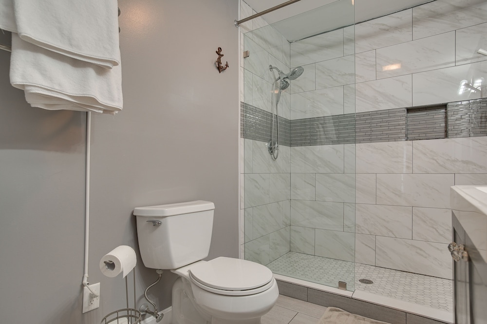 ~ 1 Mi to Beach: Cape Cod Apt in South Yarmouth