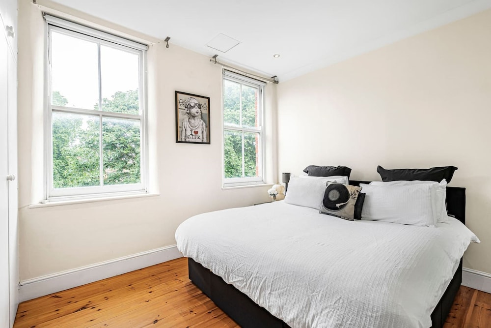Elegant 1BR Apartment in Kensington With Balcony