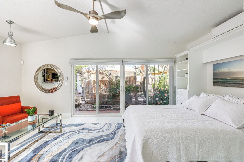 Golf, Shop & Hike: Sleek Rancho Mirage Studio