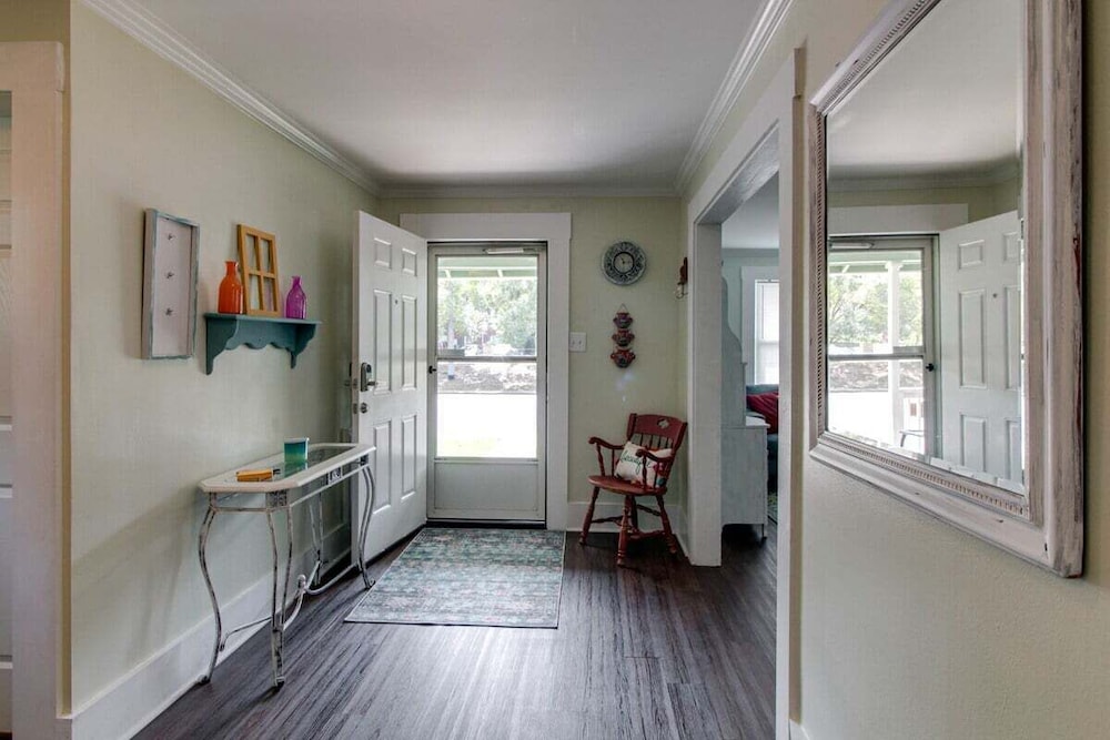 Clarksville Cottage on Crossland