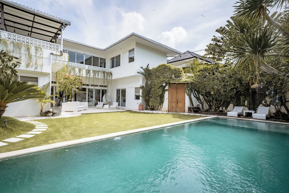 Villa Putih Umalas
