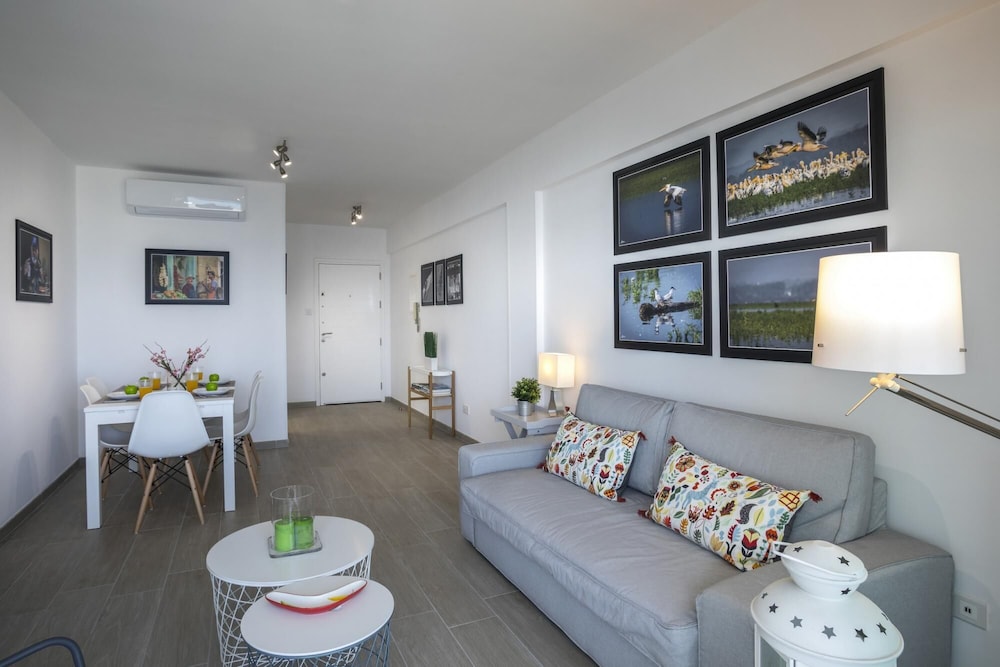 Mackenzie Zoe Seafront Suite view 4
