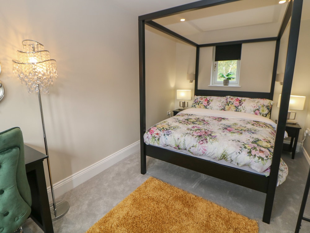 Netherdale House