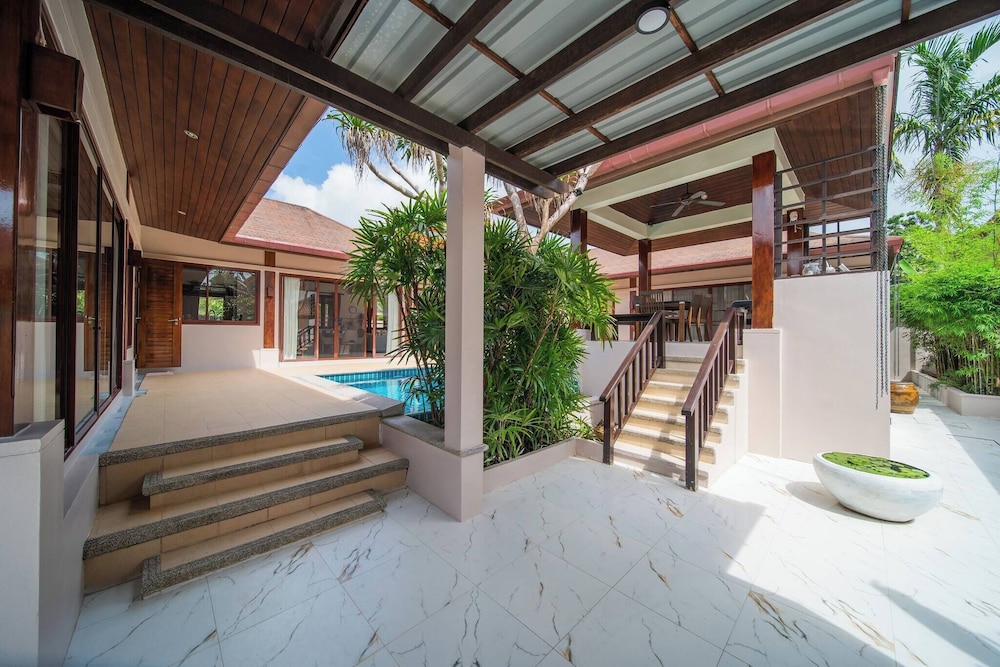 Spacious Private 4 BR Villa With a Working Office