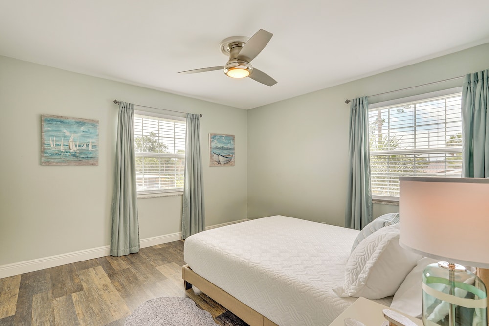 8 Mi to Beaches: Getaway w/ Pool in Panama City!