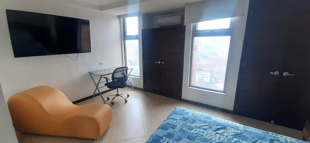 Penthouse Rooftop Gem in the Laureles
