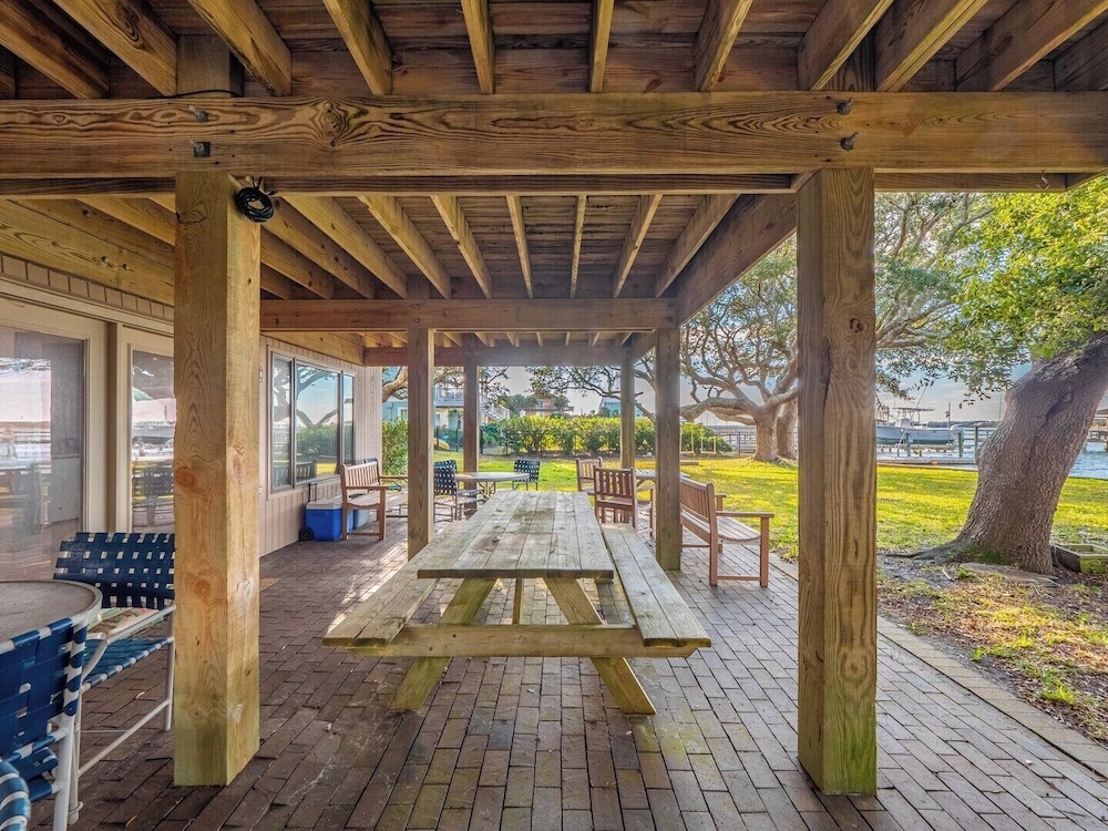 Nicholson Oaks by Topsail Realty