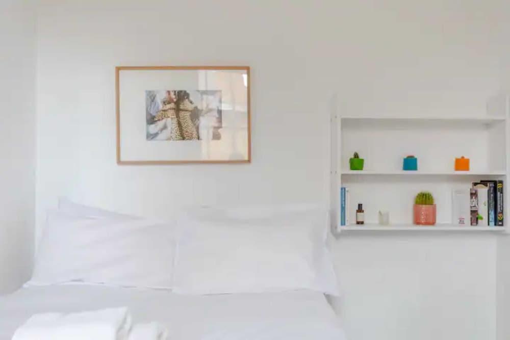 Beautifully Designed 2BD House - by Queen's Park!
