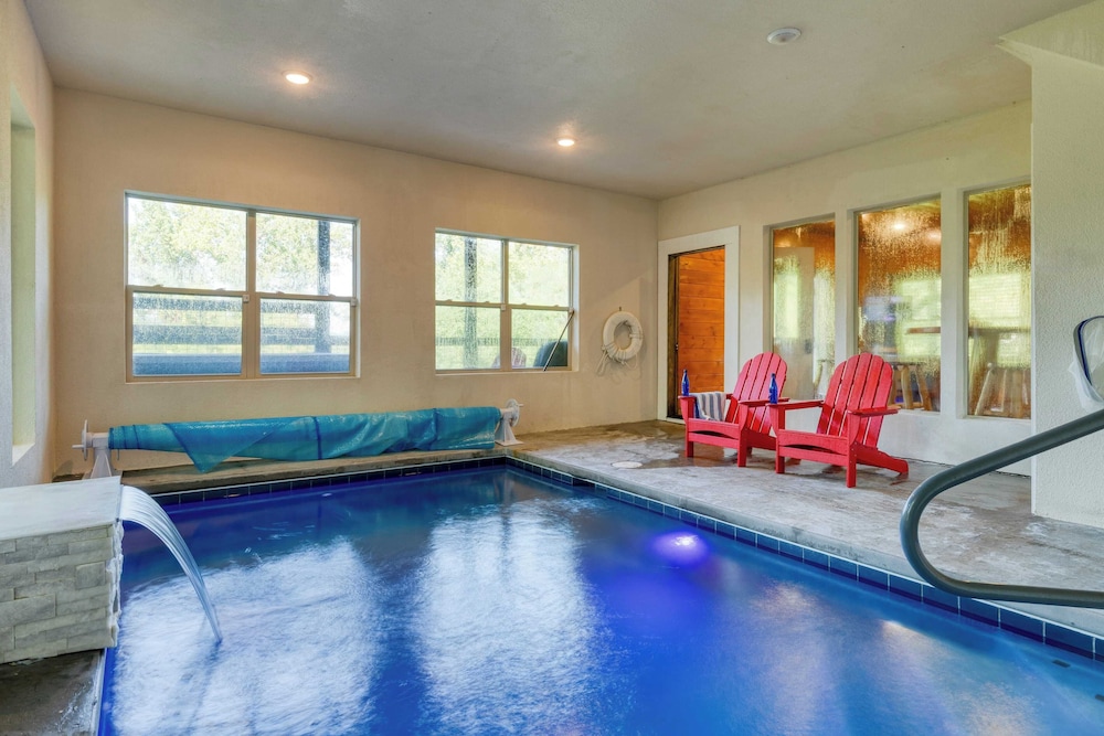 Indoor Pool, Theater, Hot Tub & Mountain Views Near Dollywood Crimson Crest by Avantstay