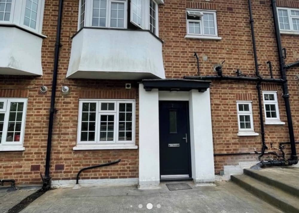 Luxury 3-bedroom Flat in Northwood
