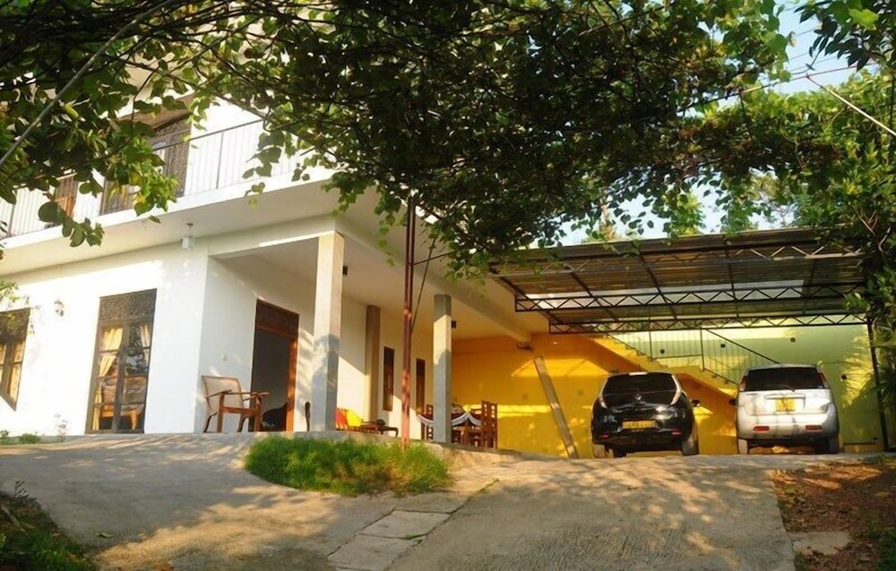 Colombo Village
