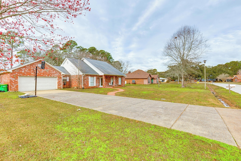 Home w/ Large Yard + Pond On-site: 15 Mi to Biloxi