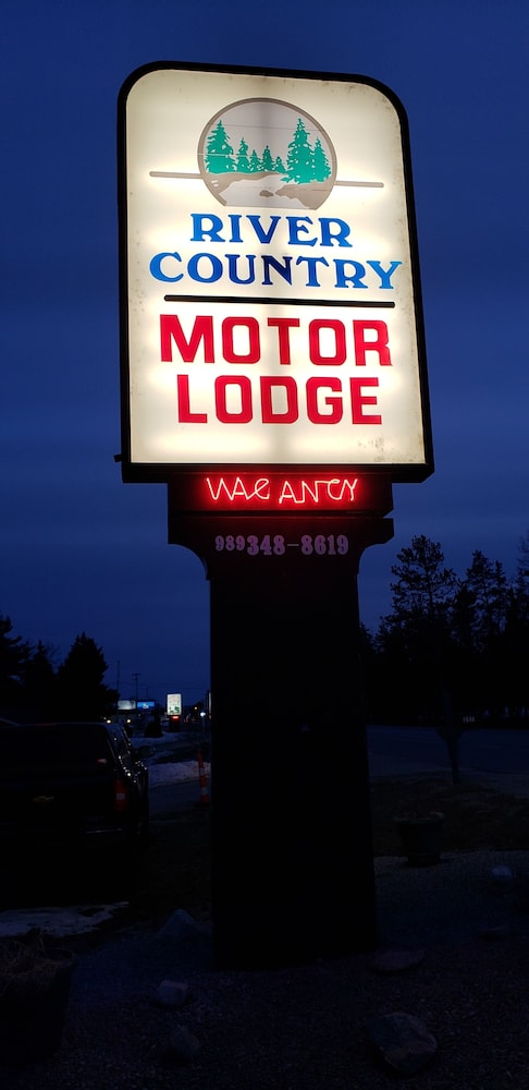 River Country Motor Lodge