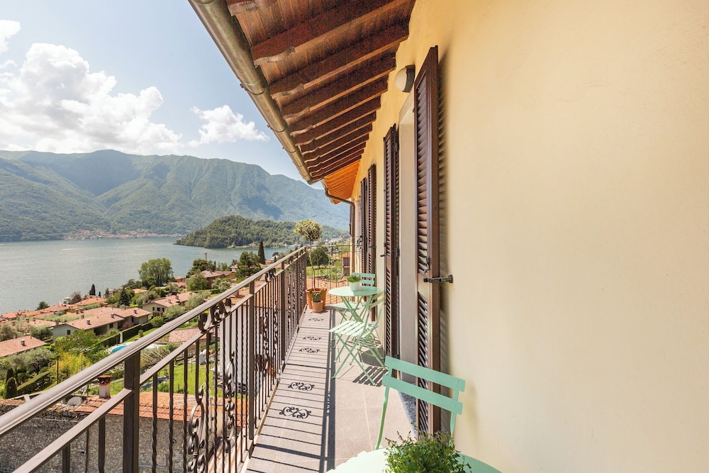 Lake View Terrace Apartment by Rent all Como