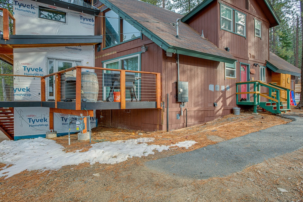 1 Mi to Heavenly Ski Resort: Retreat w/ Hot Tub
