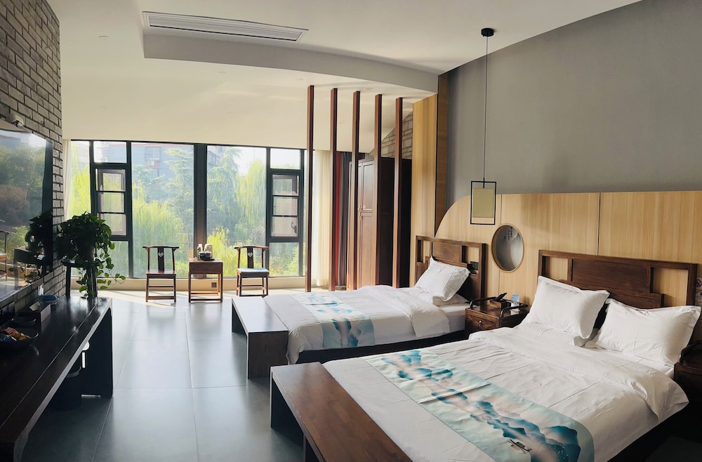 Qichi Waterfront B&B Hotel