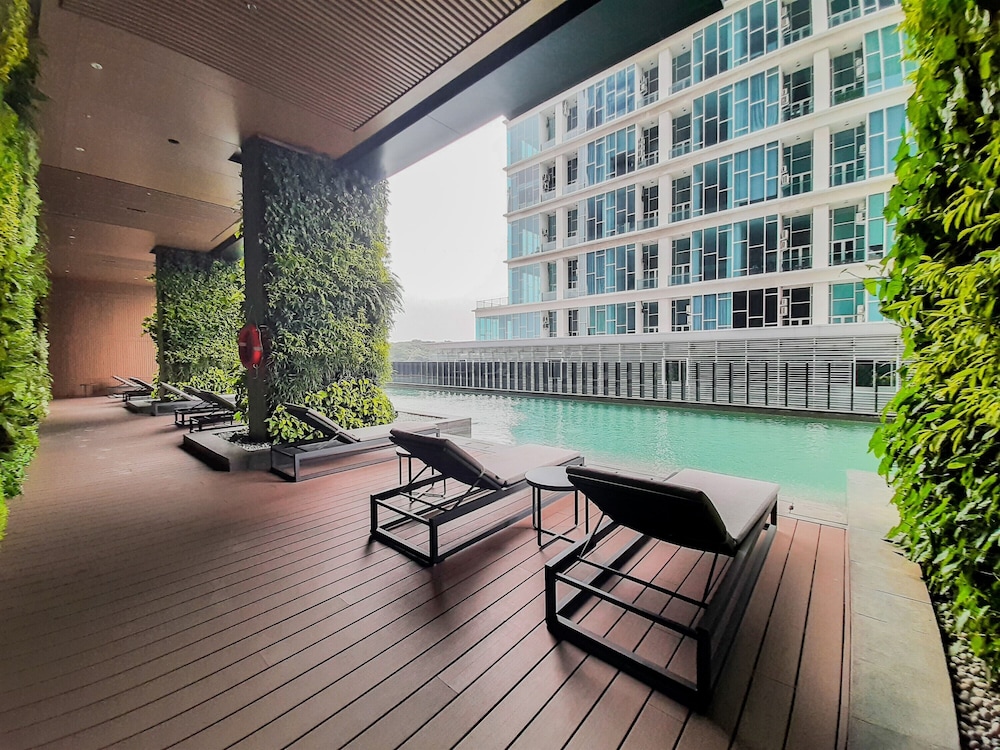 Comfy And Modern Look 2Br At Yukata Suites Apartment
