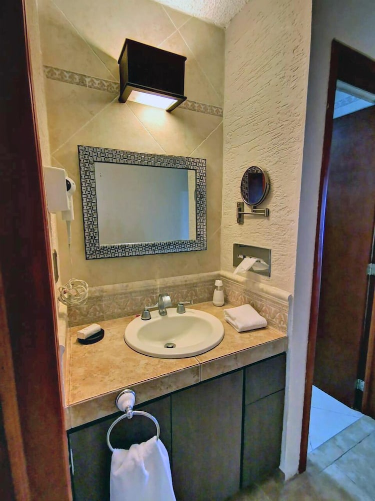Brisas Beachfront Studios In Hotel Zone