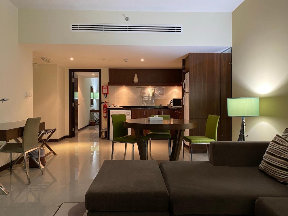 Abu Dhabi Vacations - Phoenix Plaza Hotel Apartments - Property Image 8
