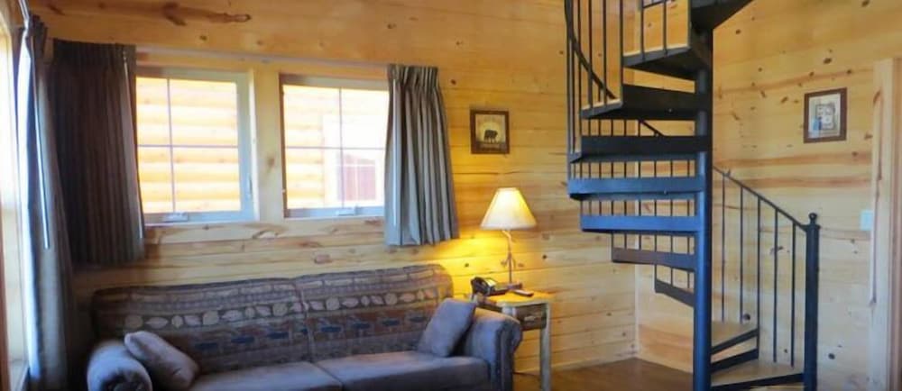 Cabins of Mackinaw