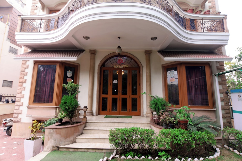 Hotel Ashray Noida