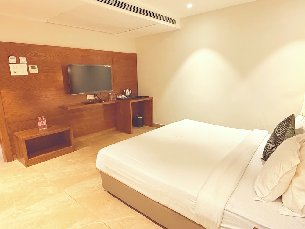 Lush Premier Hotel