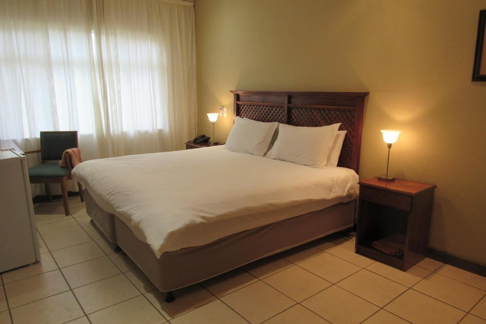 Emafini Country Lodge