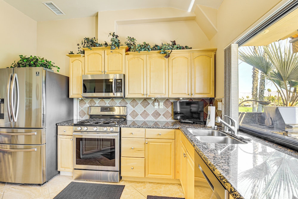 Community Pools & Golf Views: Palm Desert Condo!