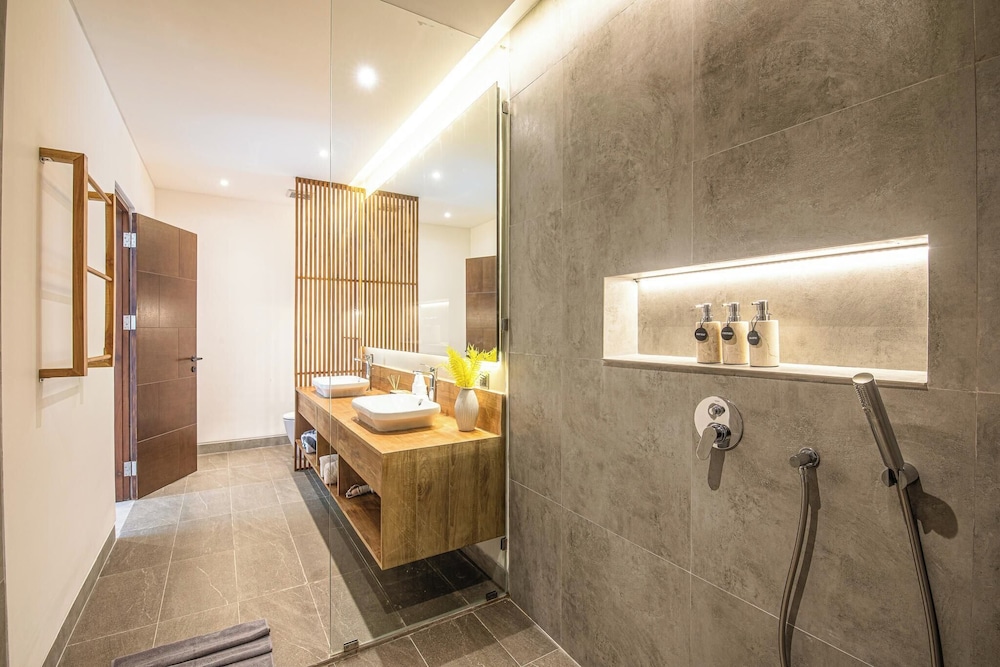 Elegant 6BR Canggu Villa Steps From the Ocean