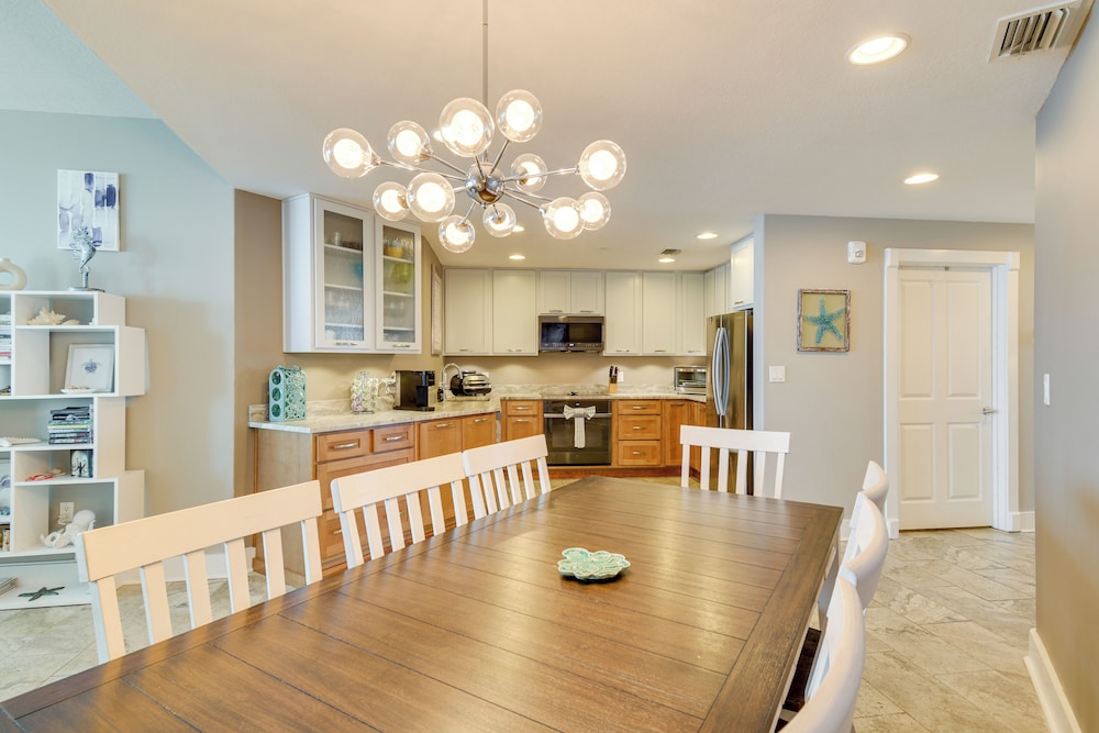 Gulf Views & Pools: Beachfront Island Tower Condo