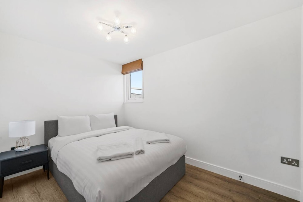 Gorgeous 3 Bedroom Duplex Apartment in West London
