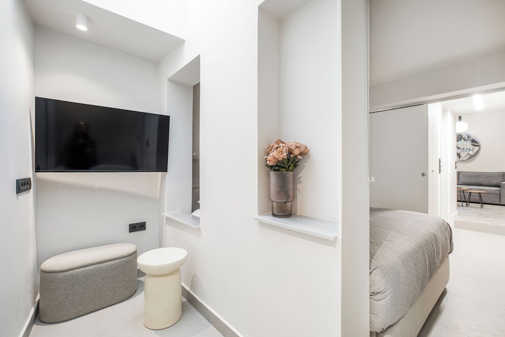 Plaka Clio Apartment by A&A Residencies