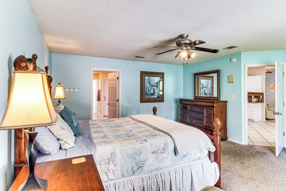 Outdoor Oasis: Group Getaway in Pensacola!
